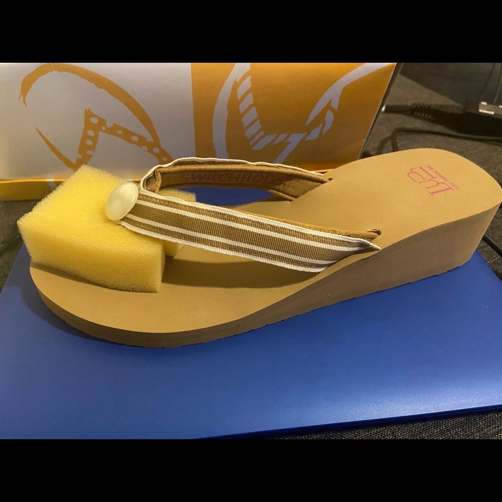 BRAND NEW: Lulu design  Women’s SwitchFlops